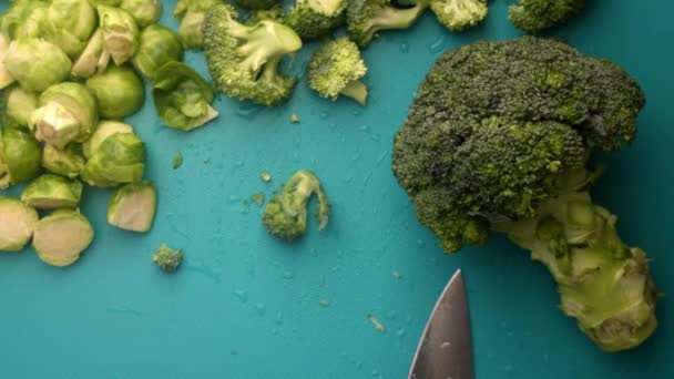 Graden Chef Kok Bereidt Spruitjes Broccoli — Stockvideo
