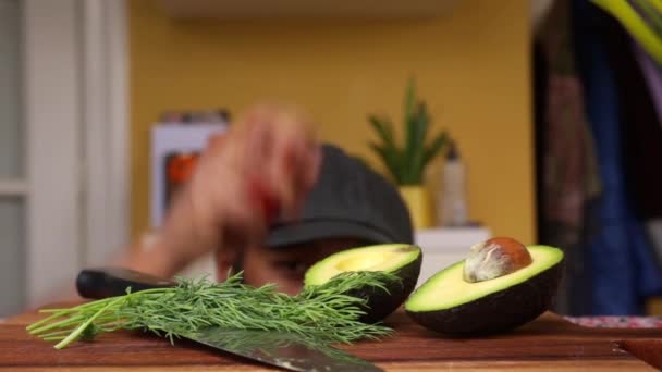 Dicht Zicht Van Persoon Handen Bereiden Van Gezonde Maaltijd Keuken — Stockvideo