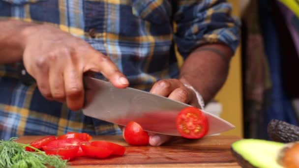 Крупним Планом Руки Людини Готують Здорову Їжу Кухні — стокове відео