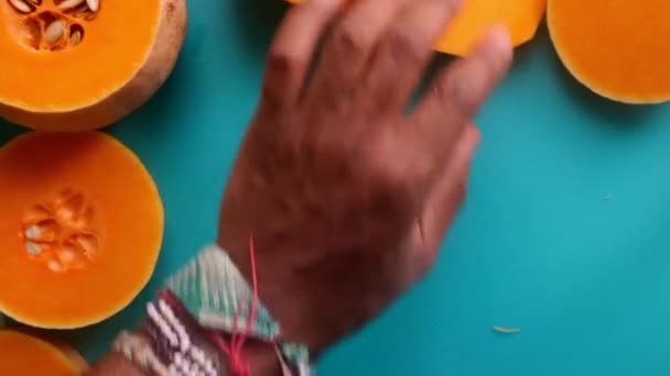 Płaski Świecki Widok Osoba Przygotowanie Dynia Dynia Dynia Dynia Squash — Wideo stockowe