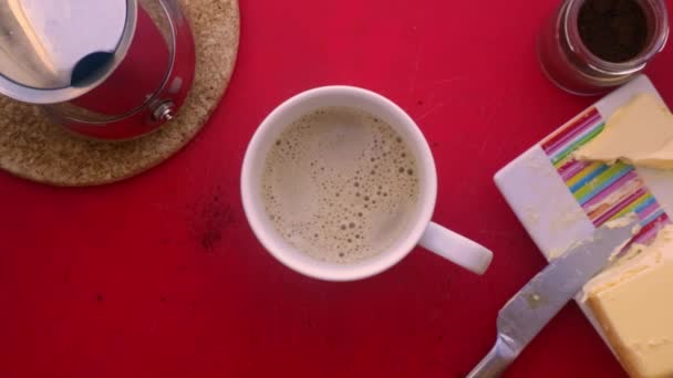 90度的人用黄油和Mct油煮龙舌兰咖啡 — 图库视频影像