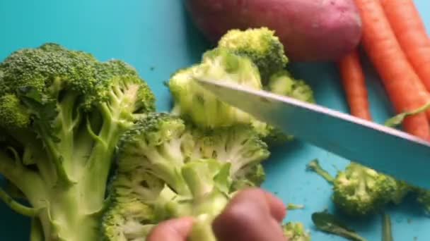 Primo Piano Persona Che Taglia Broccoli Pasto Sano — Video Stock