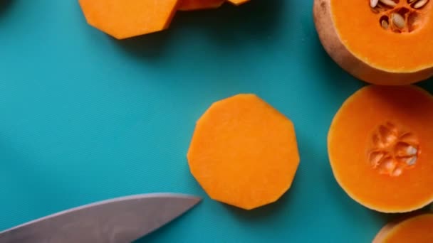 Flat Lay Person Manos Preparando Calabaza Calabaza Calabaza — Vídeos de Stock