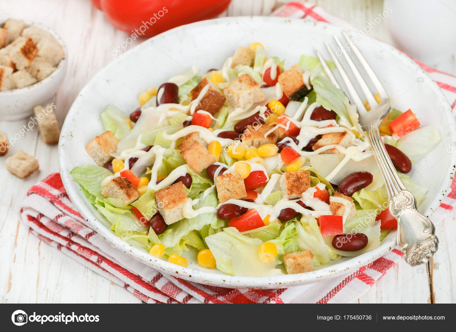 Kırmızı fasulye ile salata. Hızlı ve lezzetli Kırmızı fasulye ile salata. Hızlı ve lezzetli