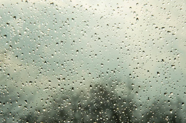 Céu Bonito Nuvens Chuva Vidro Molhado Gotas Água Vidro Gotas — Fotografia de Stock