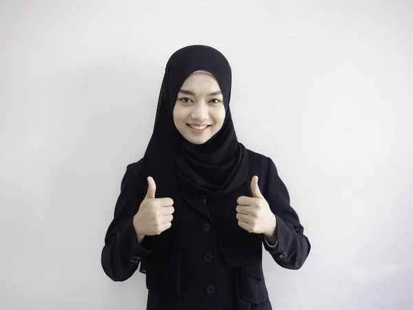 Isolado Com Caminho Recorte Mulher Muçulmana Asiática Bonita Inteligente Kurung — Fotografia de Stock