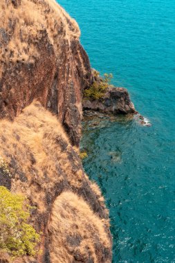 Tanganyika Gölü üzerindeki uçurum manzarası