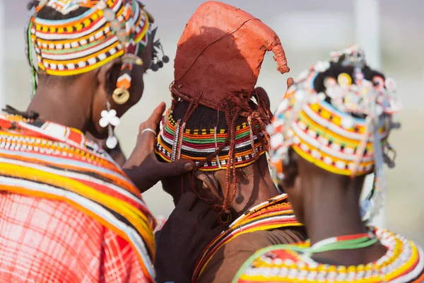 Turkana Kadın Giyen Boncuk Geleneksel Jewerly Yaptı — Stok fotoğraf