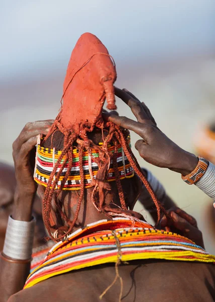 Turkana Kadın Giyen Boncuk Geleneksel Jewerly Yaptı — Stok fotoğraf