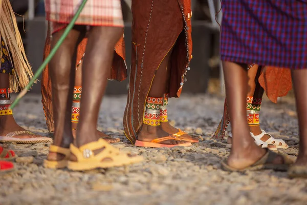 Turkana Férfiak Színes Hagyományos Ruhát Visel — Stock Fotó