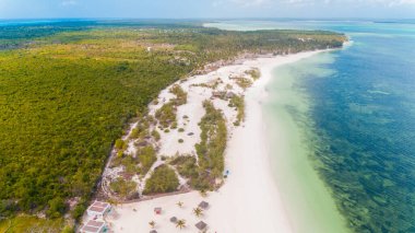 Zanzibar kıyı şeridinin havadan görüntüsü