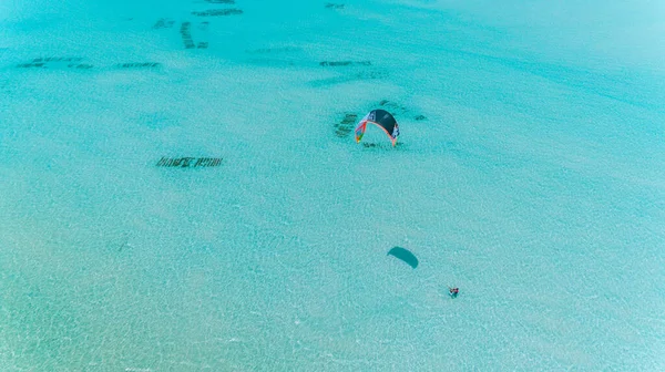 风筝冲浪在 Jambiani 桑给巴尔 — 图库照片