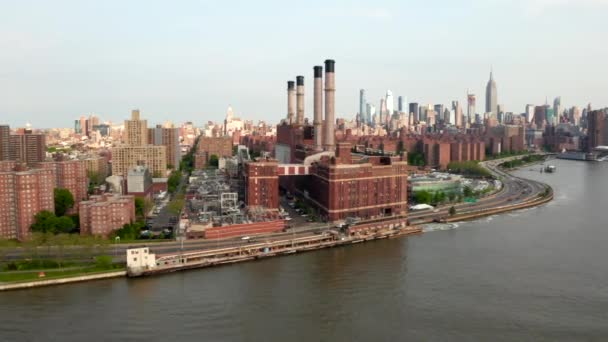 Vista aérea da fábrica fornecendo gás elétrico e serviço de vapor em Nova York — Vídeo de Stock