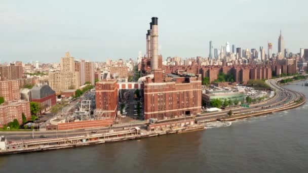Аерофотозйомка заводу, що надає електричні газові та парові послуги в Нью-Йорку — стокове відео