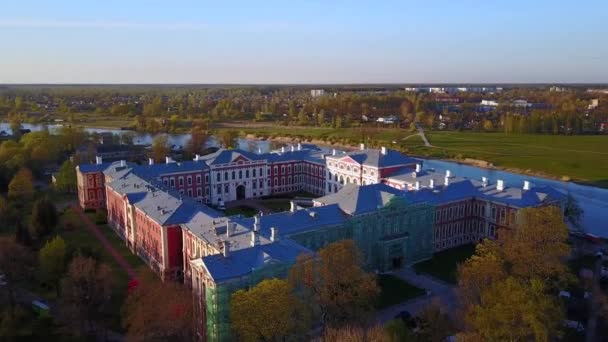Widok z lotu ptaka na llu i zamek Jelgava Wideo Stockowe