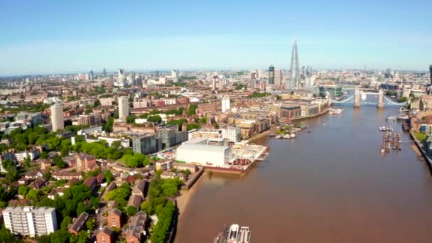 Vanuit de lucht uitzicht op Londen en de rivier Theems london — Stockvideo