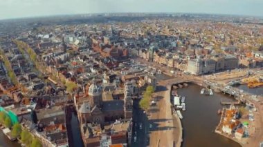 Amsterdam 'daki su nakil kanallarının havadan görüntüsü.