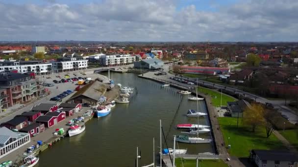 Vista aérea da cidade de malmo e porto de iate — Vídeo de Stock