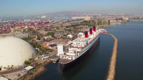 Vue aérienne de rms queen mary ocean liner longue plage californie — Video