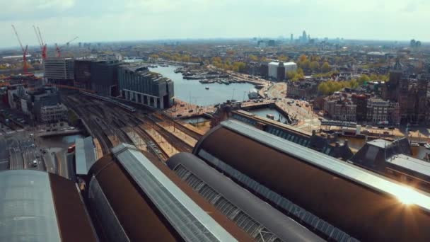 Vista aérea de la estación central de Ámsterdam — Vídeo de stock