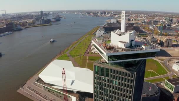 Вид с высоты птичьего полета на музей кино в Амстердаме — стоковое видео