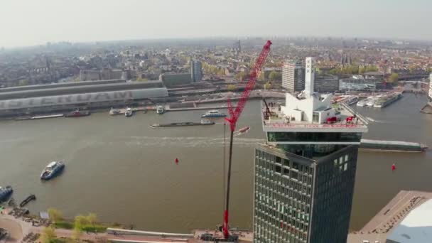 Bovenaanzicht van het amsterdam eye film museum — Stockvideo