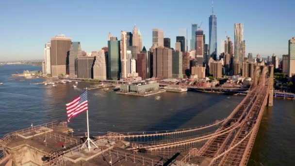 ハドソン川にかかるブルックリン橋の空中からの眺め — ストック動画