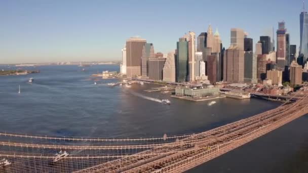 Αεροφωτογραφία της γέφυρας Brooklyn πάνω από τον ποταμό Hudson — Αρχείο Βίντεο