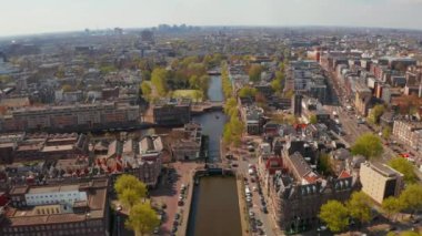 Amsterdam 'daki Nemo Bilim Müzesi' nin havadan görünüşü