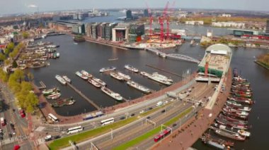 Amsterdam 'daki Nemo Bilim Müzesi' nin havadan görünüşü