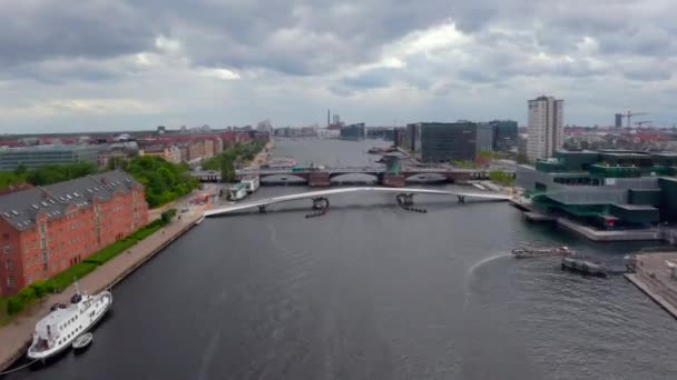 Widok z lotu ptaka na mosty kanałowe w Kopenhadze — Wideo stockowe