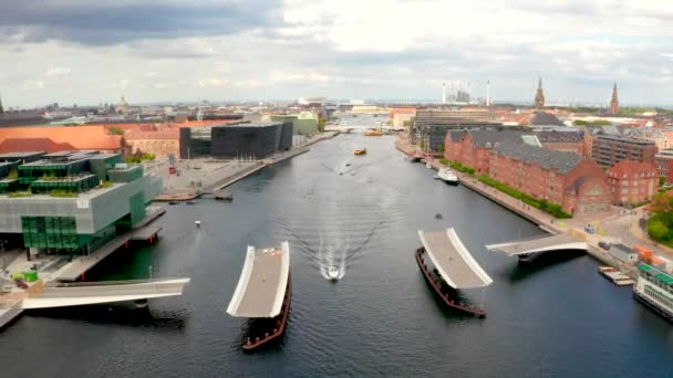柯本哈根运河大桥的航拍图 — 图库视频影像