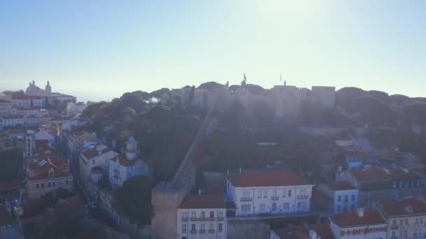 Aerial view of the lisbon old town by the sao jorge castle in portugal — Stock Video
