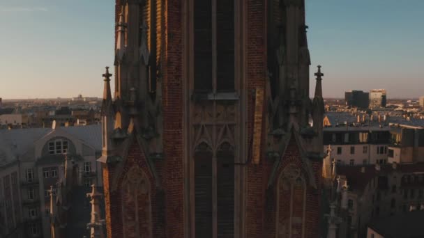 Vista aérea da catedral luterana em riga — Vídeo de Stock