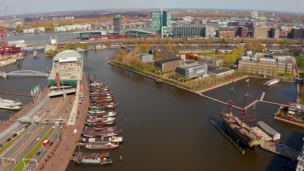Vista aérea do museu de ciências nemo em amsterdam — Vídeo de Stock