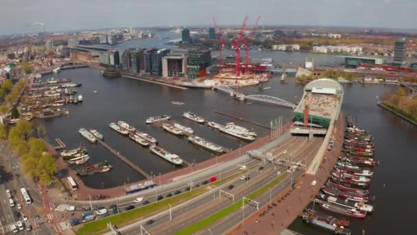 Вид з повітря на музей немо в Амстердамі. — стокове відео