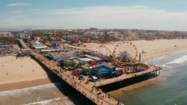 Kaliforniya 'daki Santa Monica rıhtımının havadan görünüşü