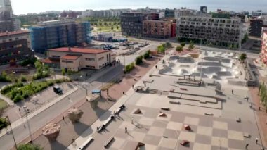 Malmö İsveç 'teki kaykay parkının Avrupa' daki en büyük kaykay parkının havadan görüntüsü.