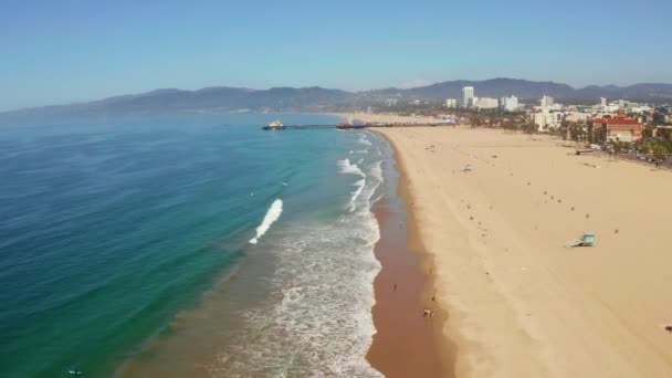 Kaliforniya 'daki Santa Monica rıhtımının havadan görünüşü — Stok video