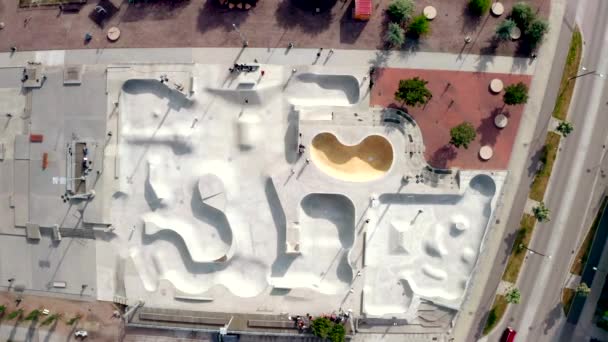 Vue aérienne du skate park de la ville de Malmo en Suède — Video