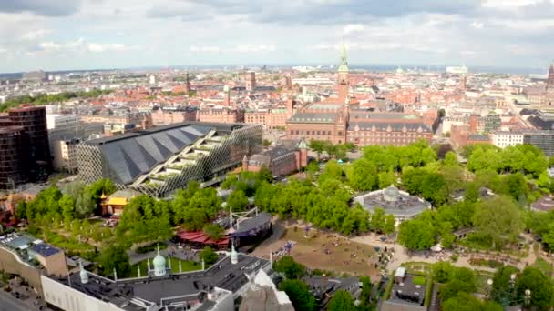 Légi kilátás a tivoli kertek vidámpark város Koppenhága — Stock videók