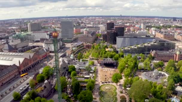 Vista aérea de los jardines tivoli parque de atracciones ciudad de copenhagen — Vídeo de stock