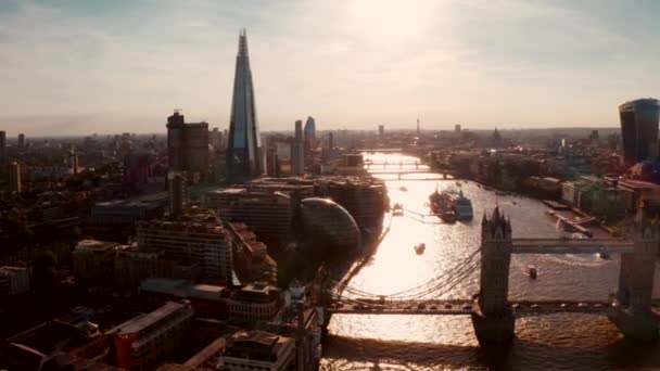 Luftaufnahme der Tower Bridge Shard London Skyline London vereinigtes Königreich — Stockvideo
