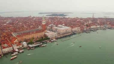 Sabahın erken saatlerinde San Marco Meydanı 'nda