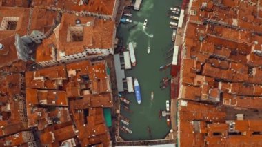 Ünlü Venedik Kanalı Büyük Rialto Köprüsü