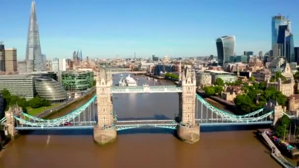 Om fastställande av flygbild över Tower Bridge skyline London Förenade kungariket — Stockvideo