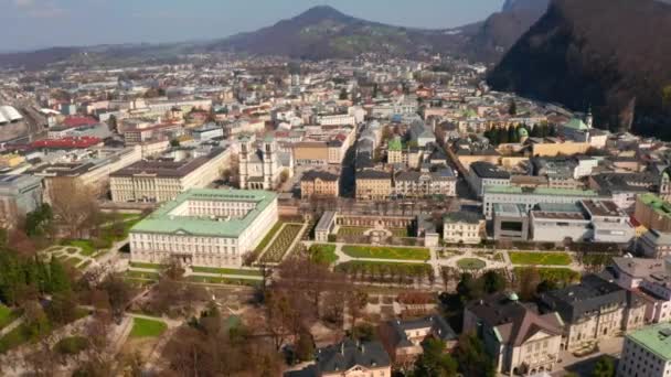 Famous mirabell gardens with historic hohensalzburg fortress — Stock Video