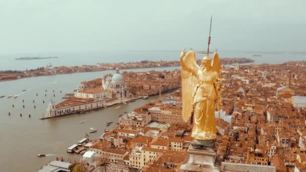 Golden statue of angel on top of clock tower in st marks square — Stock video