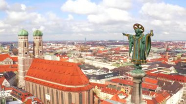 Marienplatz Belediyesi ve Münih 'teki Frauenkirche
