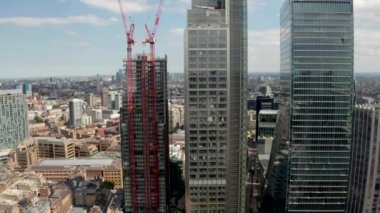 Londra şehrinin panoramik manzarası. Büyük gökdelenler.